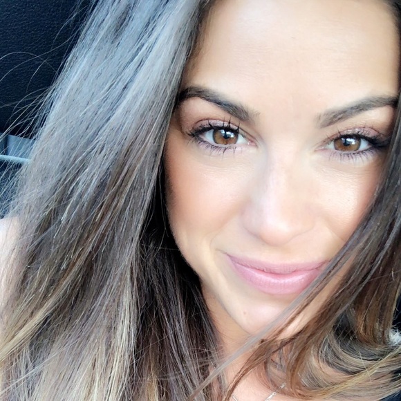 Meet your Posher, Mia - Picture 1 of 1